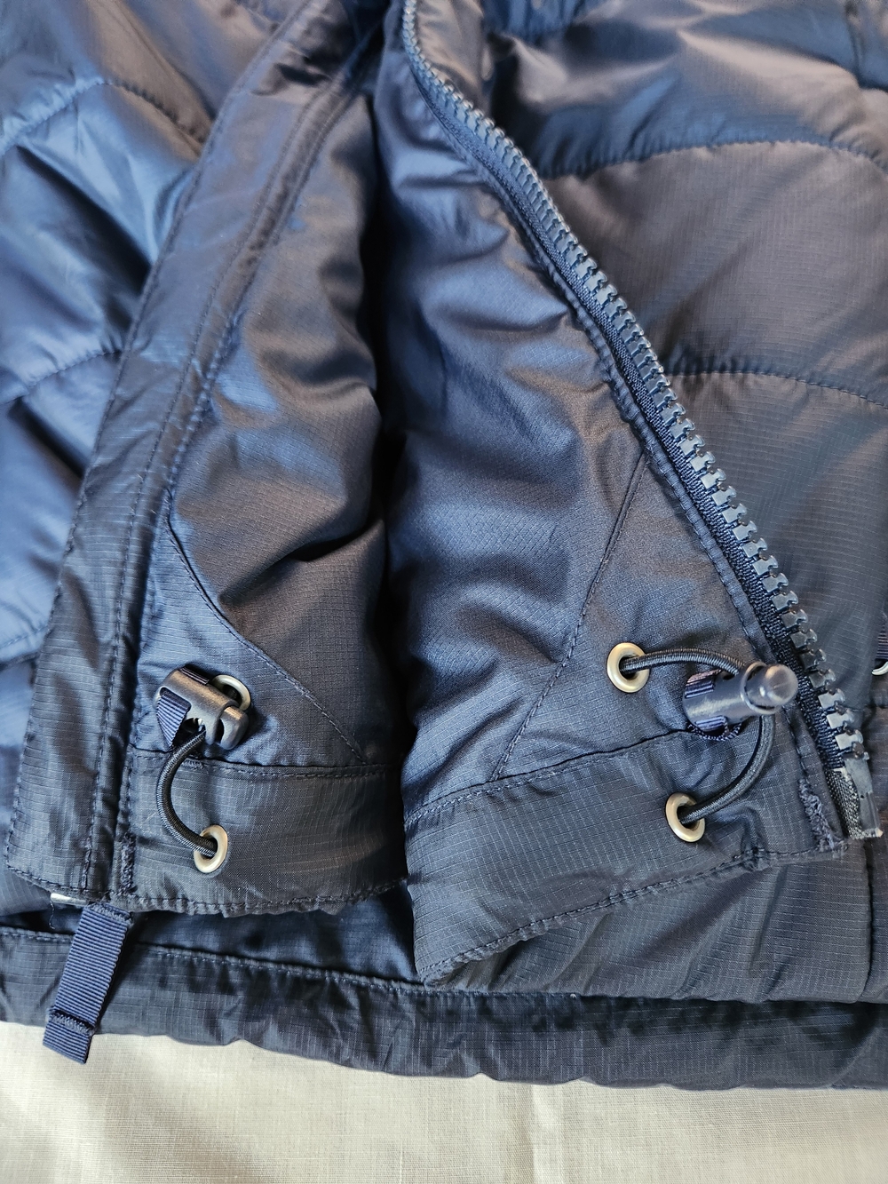 The North Face Women's Navy Packable Puffer Vest (Flare Vest) - Picture 6 of 12